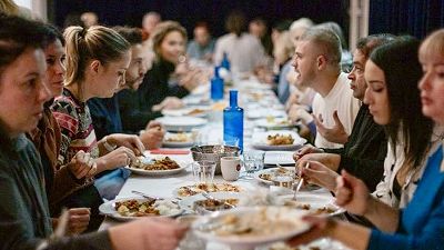 Spaarnediner verbindt mensen aan tafel