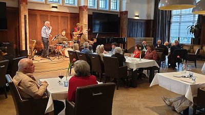 Sterrendiner met �SPOOR-FOUR�