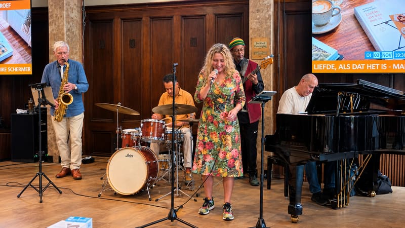 Volle zaal swingt mee met SPOOR-FOUR en Jolanda Kaart
